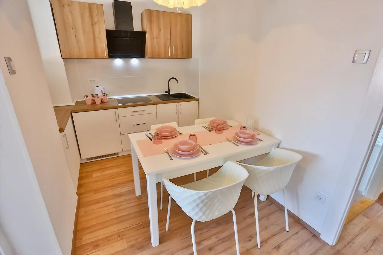 Mana2 Apartment Split Centre