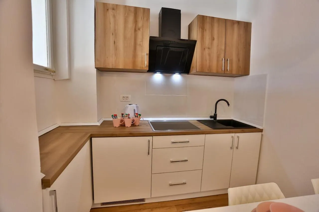 Mana2 Apartment Split Centre 0*,